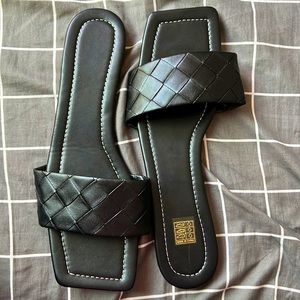 Nee Shein Slides Woman’s size 10